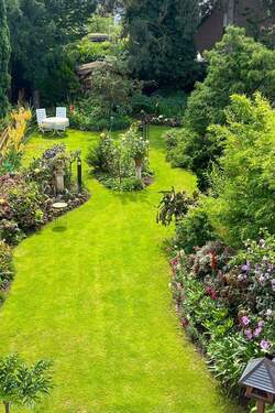 Garten im Sommer von Oben - 