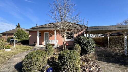 Außenansicht mit Carport - 3 Zimmer Bungalow in Weste / Weste Bahnhof