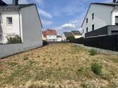 Blick auf das Grundstück - Grundstück in Kelsterbach