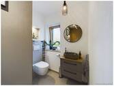 Geräumiges Gäste-WC - 