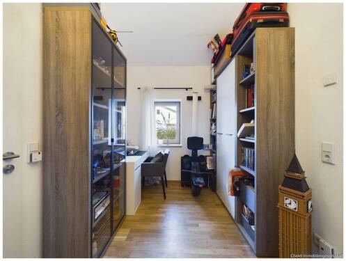 Allzweckraum mit direktem Zugang zum Badezimmer - 