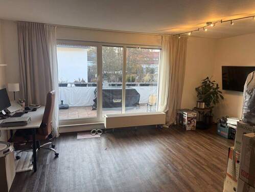 Wohnzimmer Bild 2.jpg - 2 Zimmer Etagenwohnung in Herzogenaurach