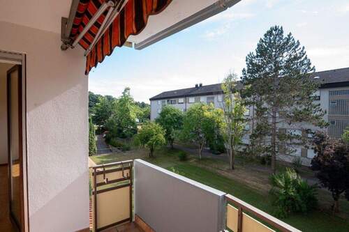 Aussicht vom Balkon - 4 Zimmer Etagenwohnung zum Kaufen in Singen