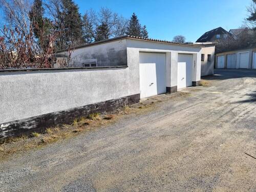 Garagen - 8 Zimmer Einfamilienhaus in Schönfeld