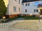 zwei Stellplätze vor dem Haus - 