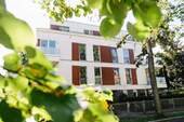 Außenansicht - Urban family life with a film set backd-rop - 4-room flat in Potsdam-Babelsberg