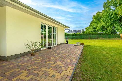 Terrasse - Einfamilienhaus mit 121,90 m&sup2; in Höhenland zum Kaufen