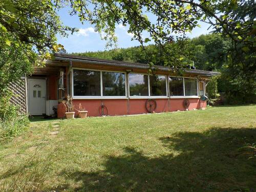 Ansicht vom Garten - RESERVIERT! Ihr kleines Paradies: Kompakter Bungalow auf idyllischem Grundstück