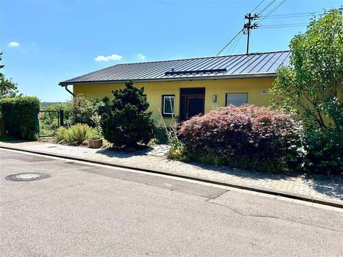 Vorderansicht - Eppelborn OT: Freist. Bungalow in ruhiger Höhenlage