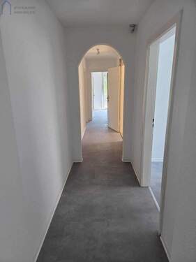 Flur OG - Mehrfamilienhaus, Wohnhaus mit 310,00 m&sup2; in Gerbrunn zum Kaufen