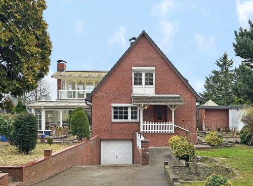 Straßenansicht - Viel Platz für die ganze Familie