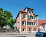 STraßenansicht linke Seite - Gepflegtes Mehrfamilienhaus in zentraler Lage ++ zwei Wohnungen leer++