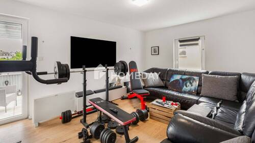 Wohnzimmer 1 - 3 Zimmer Etagenwohnung zum Kaufen in Stegaurach