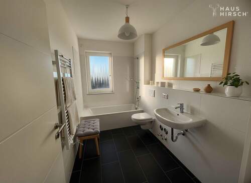 Bad virtuell möbliert - 2 Zimmer Etagenwohnung in Augsburg