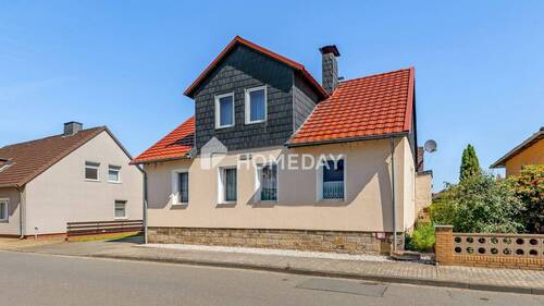 Außenansicht 1 - Familienfreundliches Eigenheim mit Nebenhaus, Terrasse und Carport