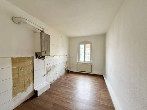 Geräumige Küche bald mit Zugang zum Balkon ähnlich - 
