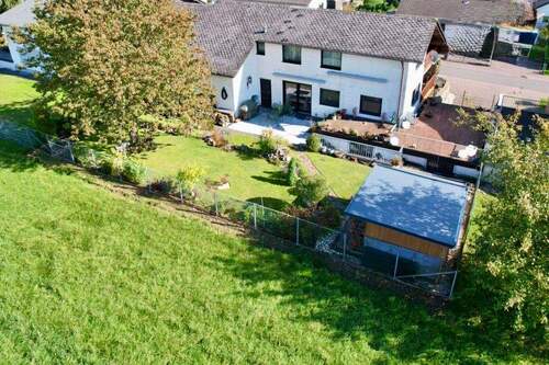 93c87492-3e40-4873-a463-b9c0b3a6aa7a.jpg - Stilvolles Einfamilienhaus mit außergewöhnlichem Wohnambiente
