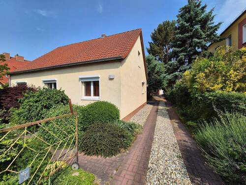 Haus - Baugrundstück in Pankow - 325.000,00 EUR Kaufpreis, ca.  0,00 m²