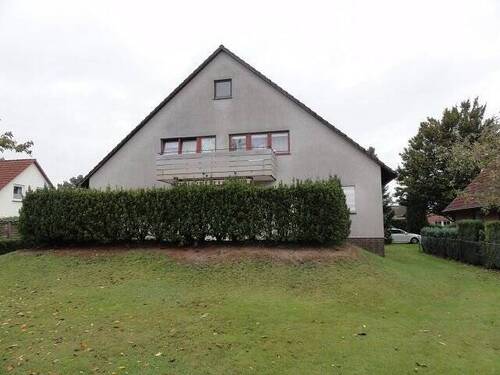 Hausrückansicht mit Balkon - 