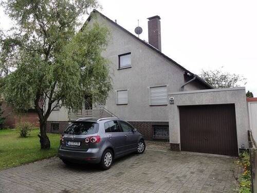 Stellplätze vor dem Haus - 3 Zimmer Etagenwohnung zur Miete in Wietze