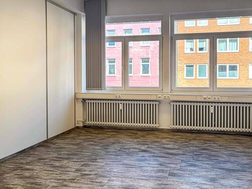 Büro / Behandlungsraum - 