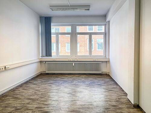 Büro / Behandlungsraum - 