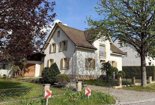 Bild 2 - 6 Zimmer Einfamilienhaus zum Kaufen in Jestetten