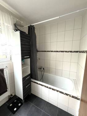 Bad mit Badewanne - 