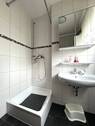 Bad mit Dusche - 