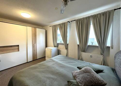 Schlafzimmer 2 - Wohnglück in Lauchringen - Zentrale 3-Zimmer-Eigentumswohnung mit Balkonvielfalt und Aufzug