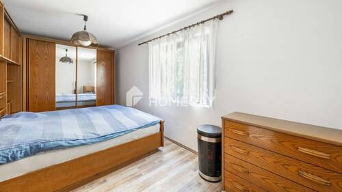 1. OG Schlafzimmer 1 - 