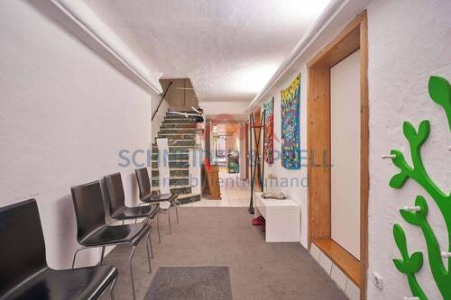 Eingang Praxis EG - 8 Zimmer Mehrfamilienhaus, Wohnhaus zum Kaufen in Wolfratshausen