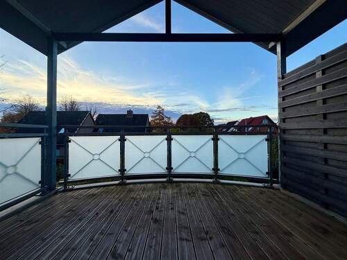 Großzügiger, übderdachter Balkon - 