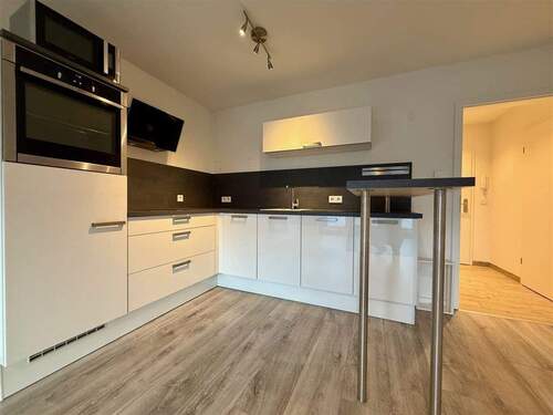 Offene Küche mit moderner Einbauküche - 