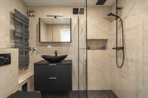 Edles Bad mit Dusche 2. OG (DG) - 