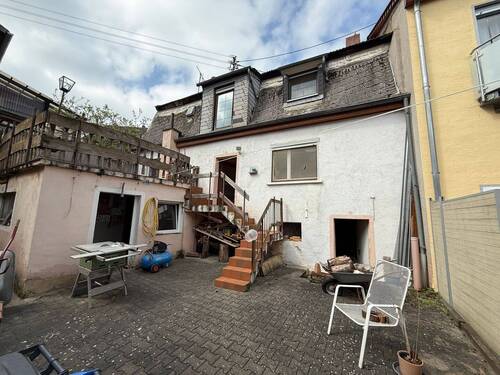Rückansicht - 8 Zimmer Mehrfamilienhaus, Wohnhaus zum Kaufen in Meddersheim