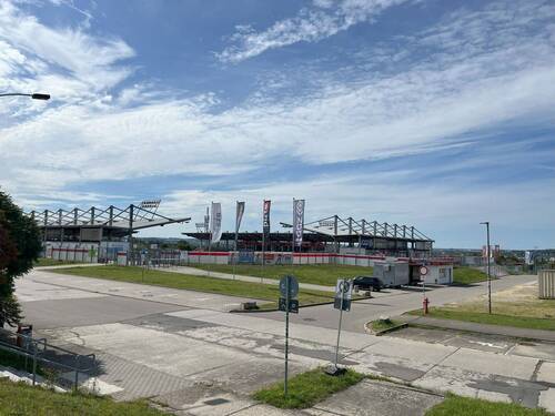 GGZ-Arena - Und die Jahreskarte fürs Stadion ist schon dabei...schöne 2-Zimmer-Wohnung mit Einbauküche, sofort einzugsfertig