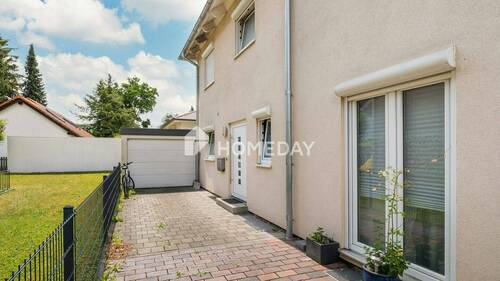 Außenansicht 1 - Gepflegt, durchdacht und naturnah - Repräsentative DHH mit Terrasse, Garten und Garage
