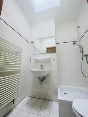 Gäste Bad - 3 Zimmer Etagenwohnung zur Miete in Berlin
