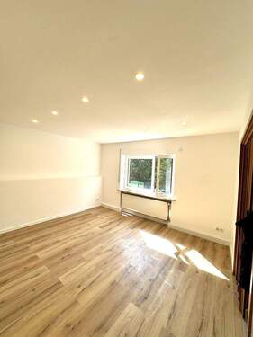 Bild 1 - Moderne, große Wohnung mit zwei Bädern und Garage - !!!Teilbar in zwei Wohnungen!!!