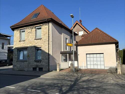 Hausansicht - 5 Zimmer Einfamilienhaus zum Kaufen in Lage