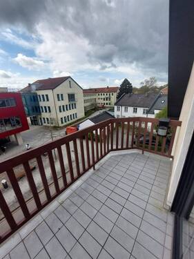 Südbalkon mit Weitblick - 3 Zimmer Etagenwohnung in Traunreut