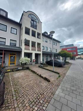 West-Seite Wohn- & Geschäftshaus - Etagenwohnung mit 71,00 m&sup2; in Traunreut zum Kaufen