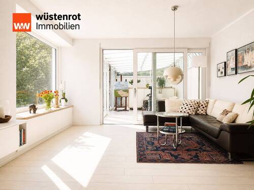 Wohnzimmer mit Blick zum Wintergarten - 