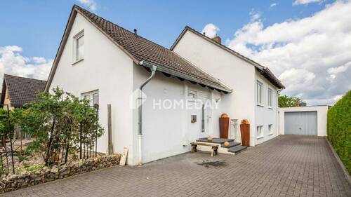 Außenansicht 2 - Fünf Zimmer, Pool und Sauna - Ihr neues Zuhause mit viel Platz zur Entfaltung