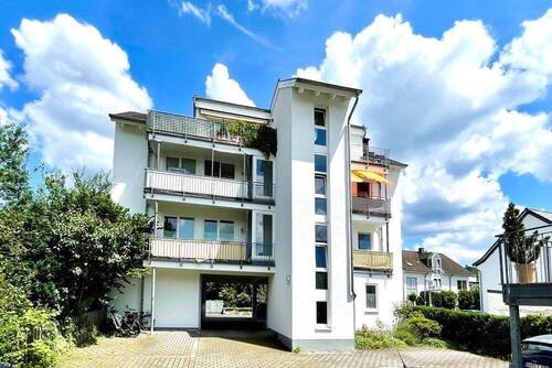 Über den Dächern mit Weitblick - Über den Dächern mit Weitblick! Helle, sonnige Dachwohnung für junge Menschen.