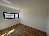 Arbeits- oder Kinderzimmer - 