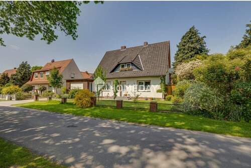 Außenansicht 5 - Modern saniertes Traumhaus mit Garten, Teich und Doppelgarage - ideal für Familien