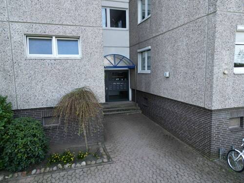 Hauseingang - 3 Zimmer Etagenwohnung in Wolfsburg