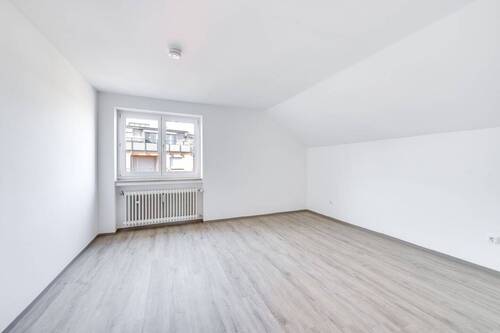 Schlafzimmer Dachgeschoss - Mehrfamilienhaus, Wohnhaus mit 249,40 m&sup2; in Unterschleißheim zum Kaufen